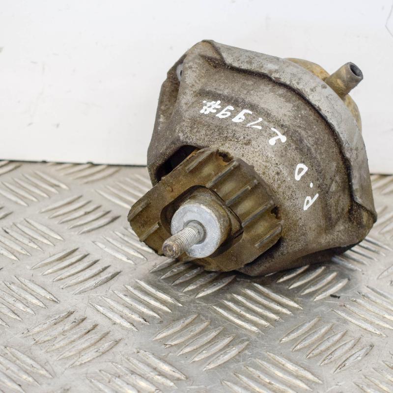 BMW 5 Series E60/E61 (2003-2010) Dzinēja stiprinājums/spilvens labajā pusē 6769874 3405677