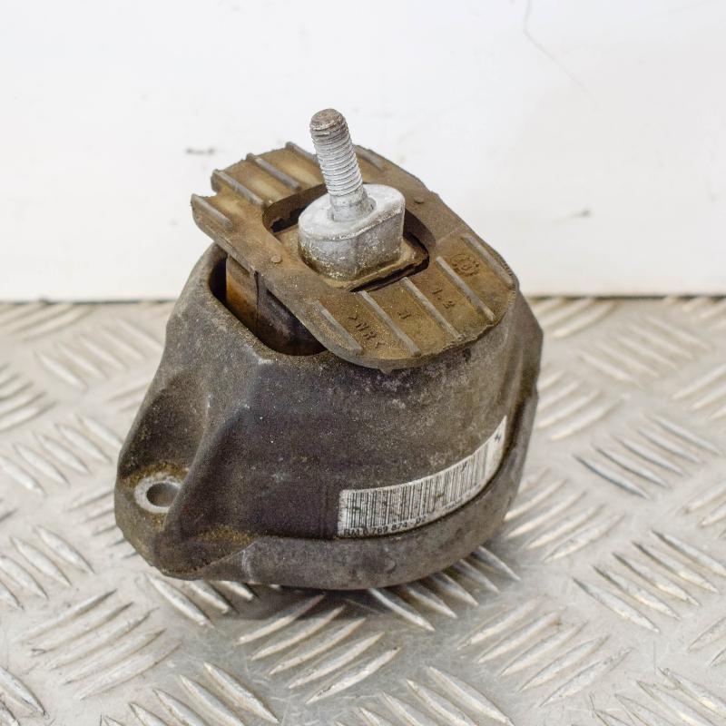 BMW 5 Series E60/E61 (2003-2010) Dzinēja stiprinājums/spilvens labajā pusē 6769874 3405677